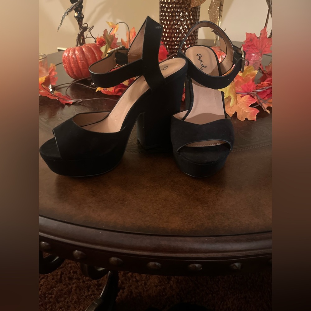 Black Platform suede Heels